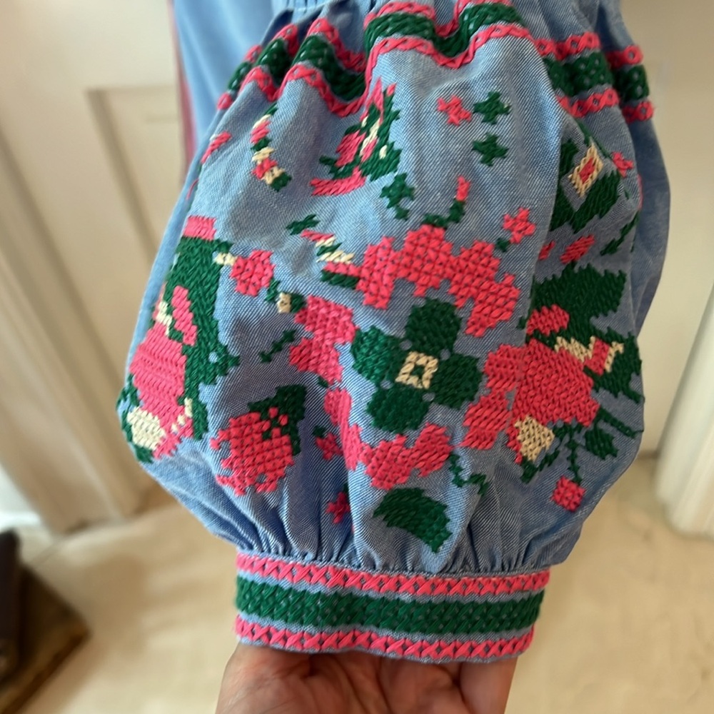 Embroidered blouse. - Picture 3 of 7